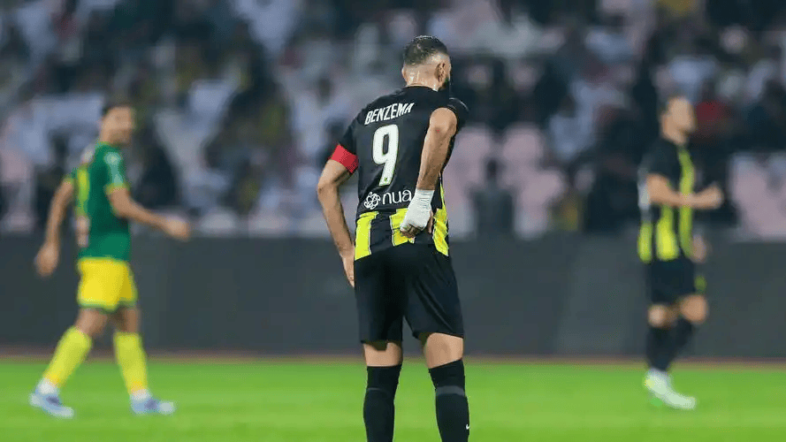 包含亚眠客场战平图卢兹，保持不败记录的词条