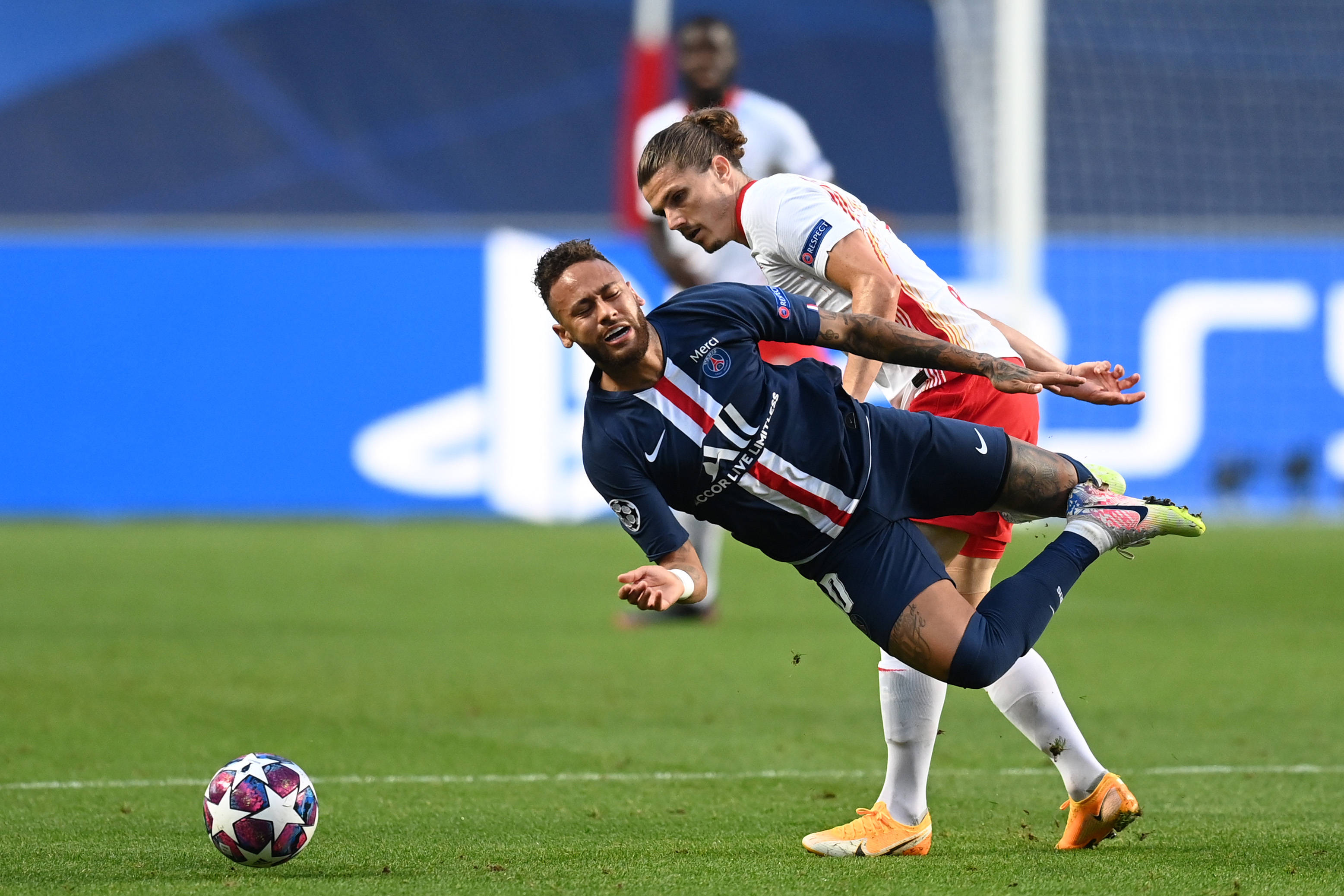 巴黎圣日耳曼主场取胜,球迷欢欣鼓舞视频