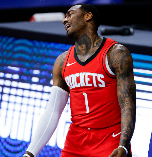 沃尔回归助攻造神奇逆转，球队庆祝胜利的简单介绍