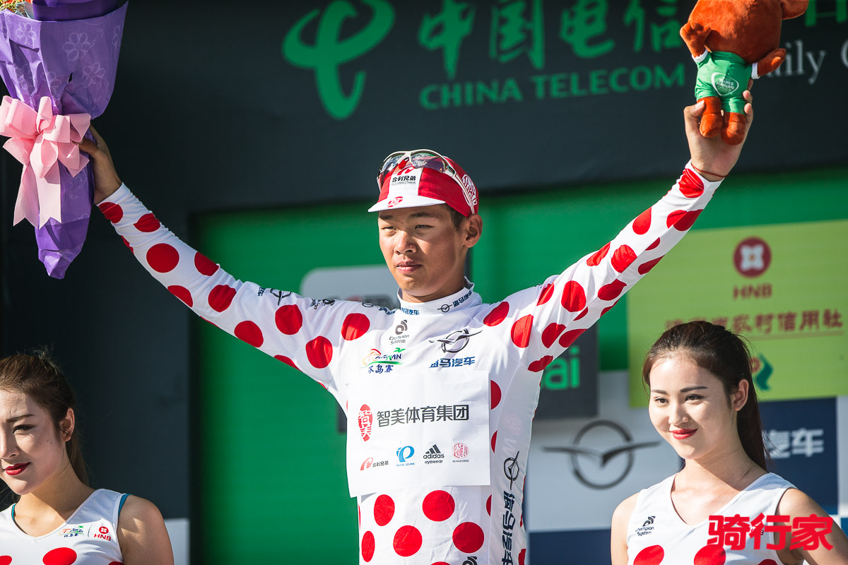 沃尔回归助攻造神奇逆转，球队庆祝胜利的简单介绍