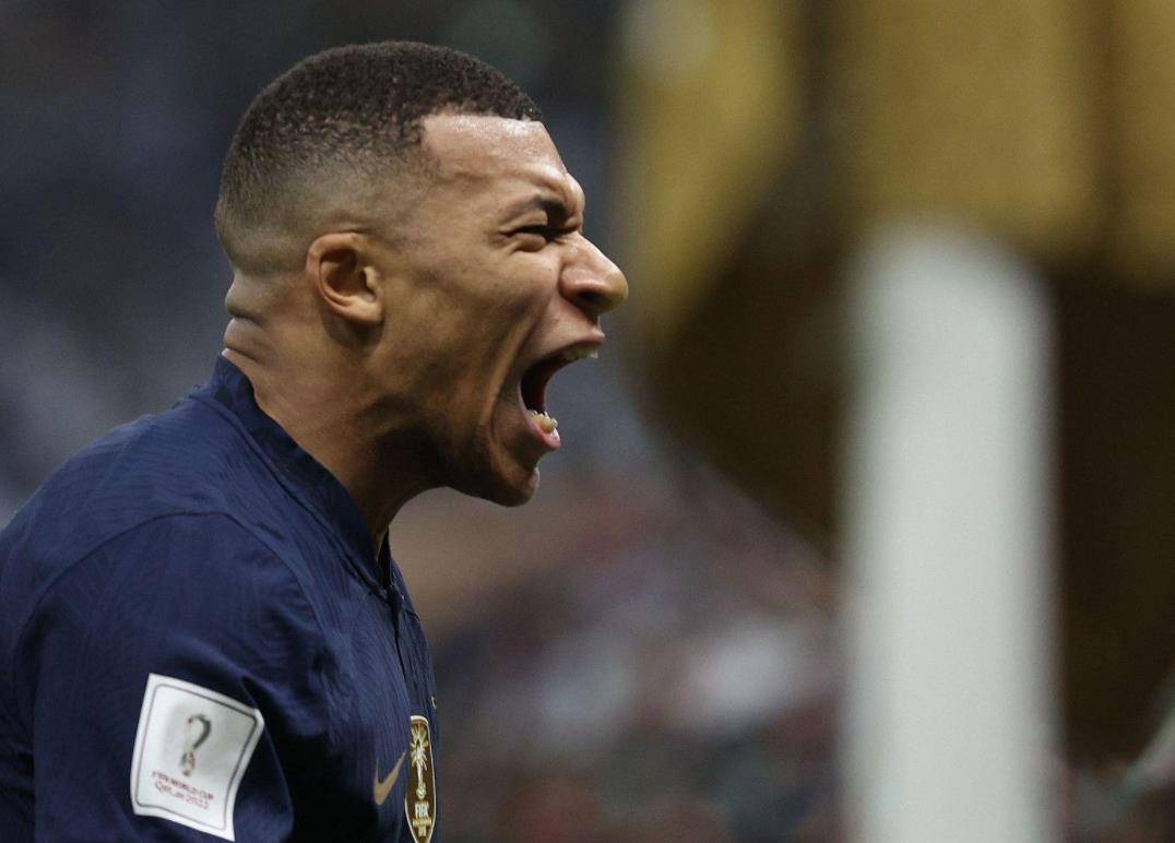 瑞士队夺冠功臣将加盟豪门球队，引发球迷热议(瑞士队夺冠功臣将加盟豪门球队,引发球迷热议的是谁)