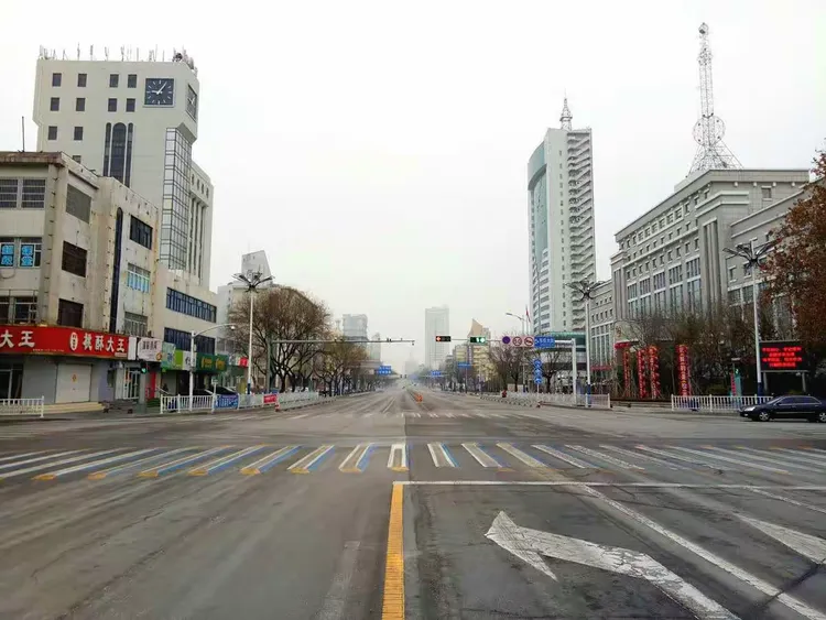 乒乓球比赛「球」车水马龙,篮筐「篮」寥寥无几,热潮坚毅 乒乓球比赛「球」车水马龙,篮筐「篮」寥寥无几,热潮坚毅